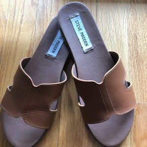 Your perfect, neutral sandal for summer!